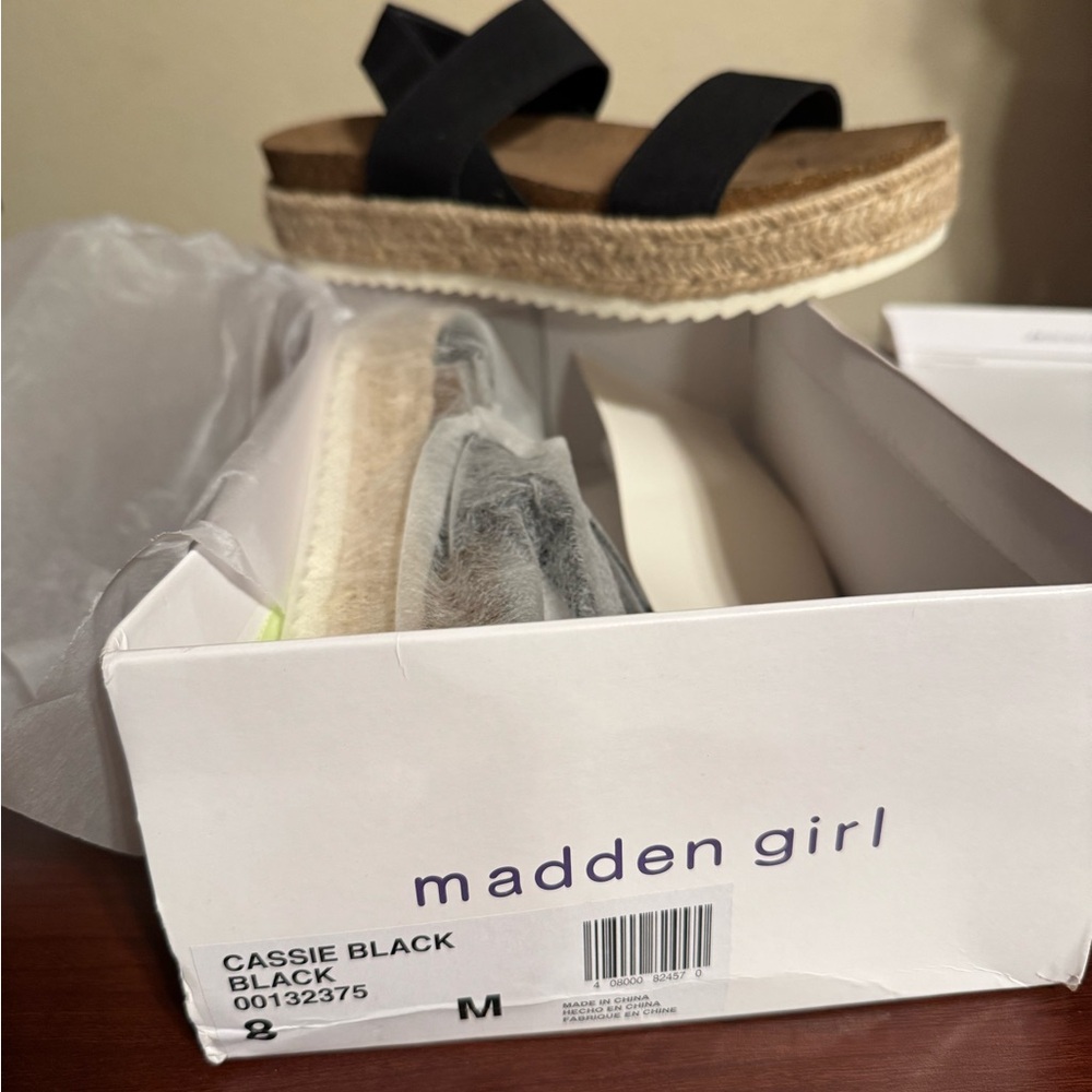 New
Madden Girl
Sz. 8